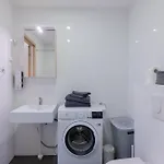 Beachside I Aisa 39 With Balcony & Free Parking Apartment *
