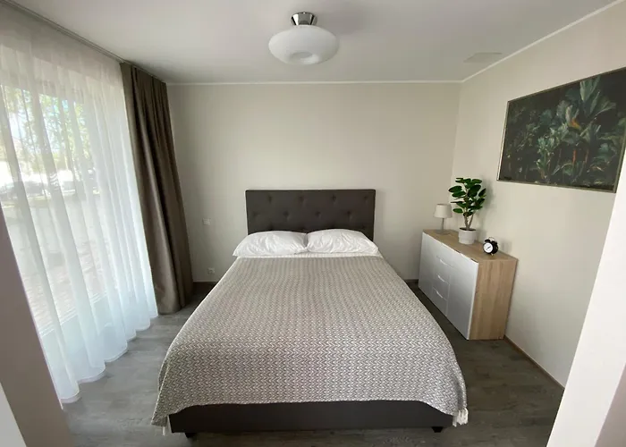 Beachside I Aisa 39 With Balcony & Free Parking *