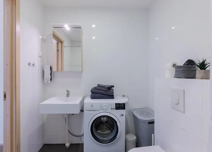 Beachside I Aisa 39 With Balcony & Free Parking 아파트 *